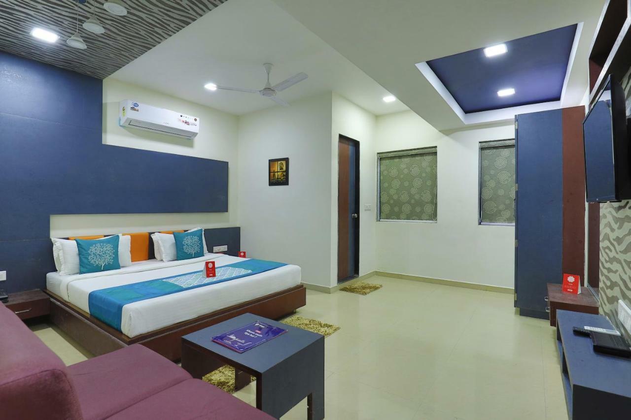 Oyo 9238 Hotel Meet Palace Naroda Extérieur photo